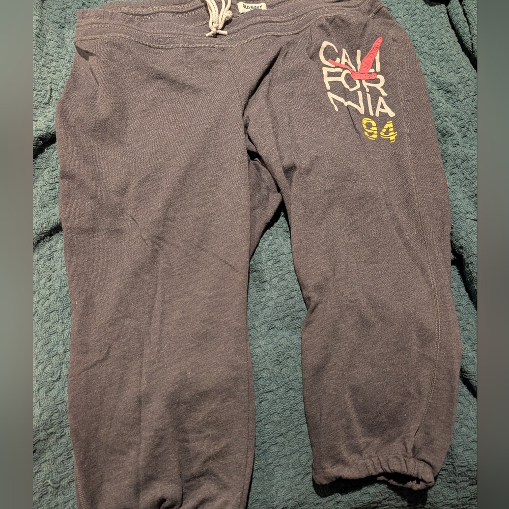 Old Navy Gray Capris with Graphic Print